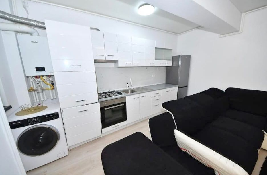 De inchiriat apartament 2 camere, bloc Flamingo, etaj 3, 500 euro - Imagine principala