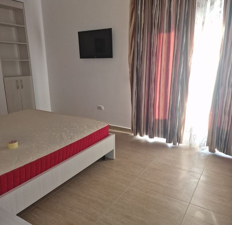 De inchiriat apartament cu 2 camere bloc nou, Anul revolutiei, et.1, 450 E - foto 3