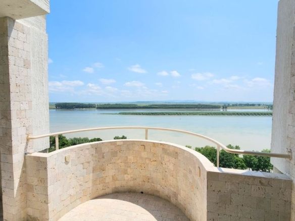 De vanzare apart. 3 camere Faleza , vedere Dunare, 92 mp, renovat premium - Imagine principala