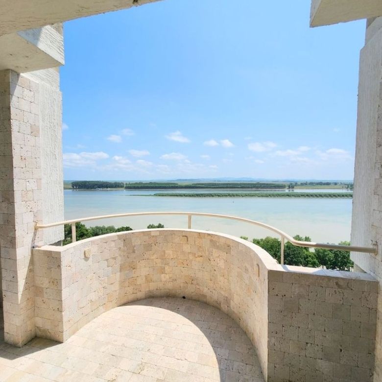 De vanzare apart. 3 camere Faleza , vedere Dunare, 92 mp, renovat premium - Imagine principala
