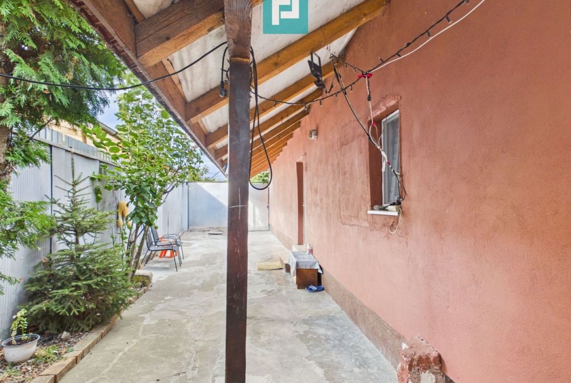 Casă cu 2 corpuri, teren 398 mp, Oradea - foto 2