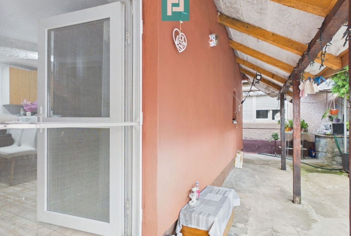 Casă cu 2 corpuri, teren 398 mp, Oradea - foto 3