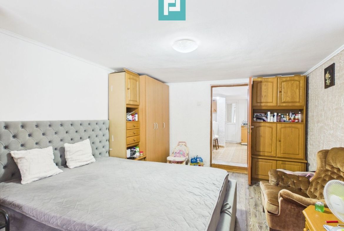 Casă cu 2 corpuri, teren 398 mp, Oradea - foto 6