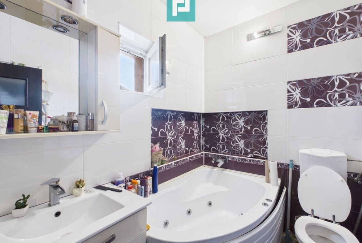 Apartament la Casă cu Curte Proprie, Zona Gării - foto 7