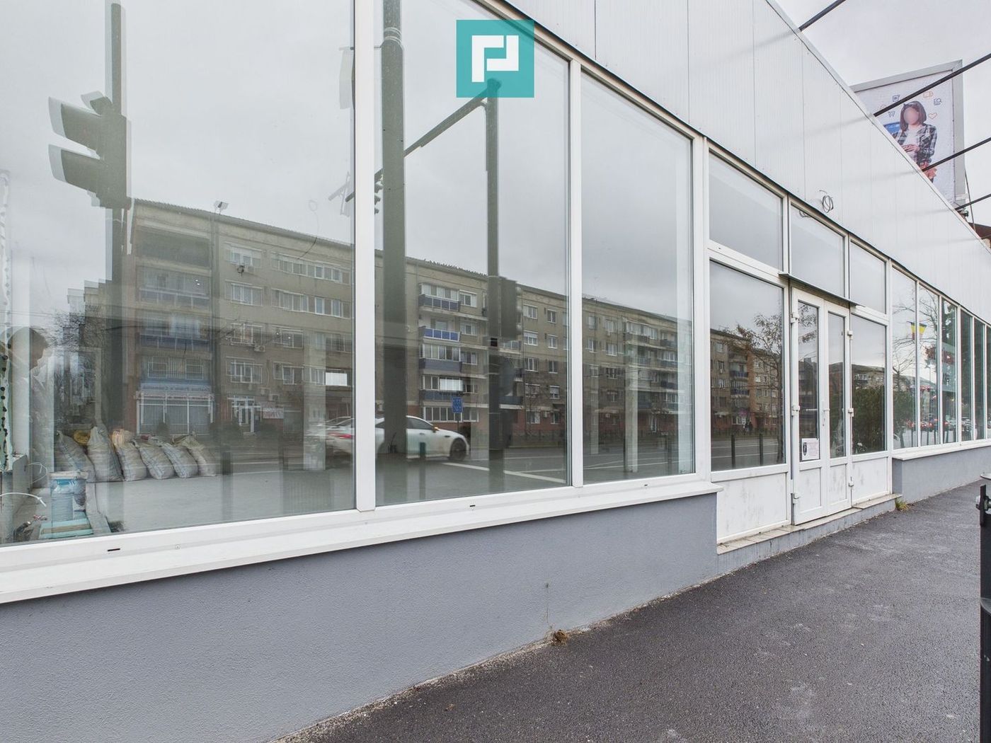 Spațiu comercial 200mp + 90mp mansarda - Cantemir - foto 2