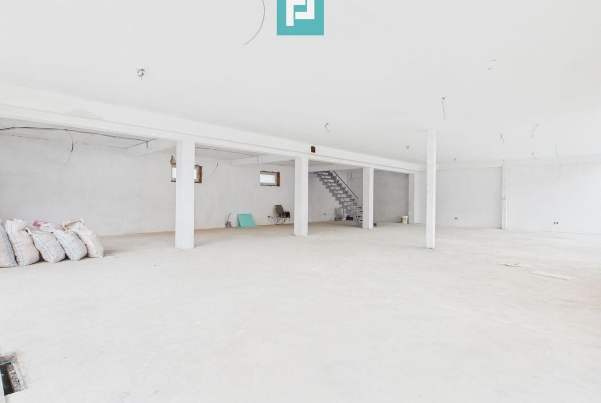 Spațiu comercial 200mp + 90mp mansarda - Cantemir - foto 6