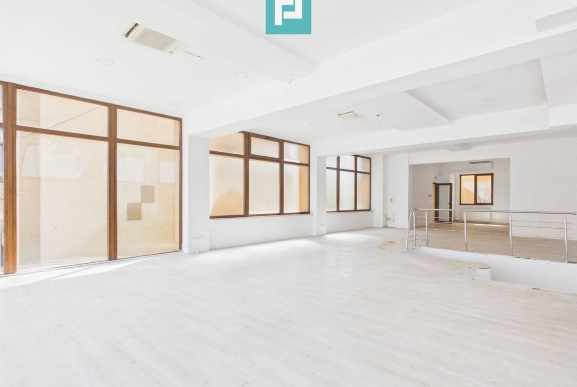 Spațiu Comercial Open Space, Vitrină 8 m, Etaj 1 - foto 2