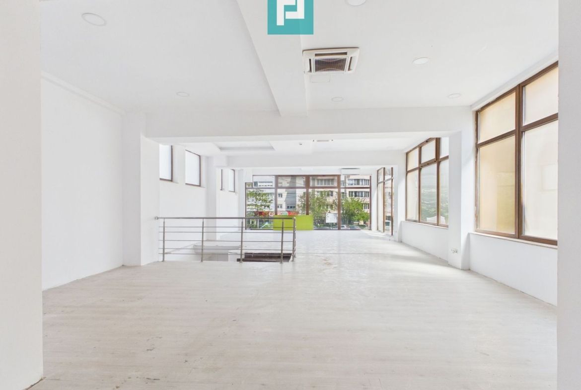 Spațiu Comercial Open Space, Vitrină 8 m, Etaj 1 - foto 3