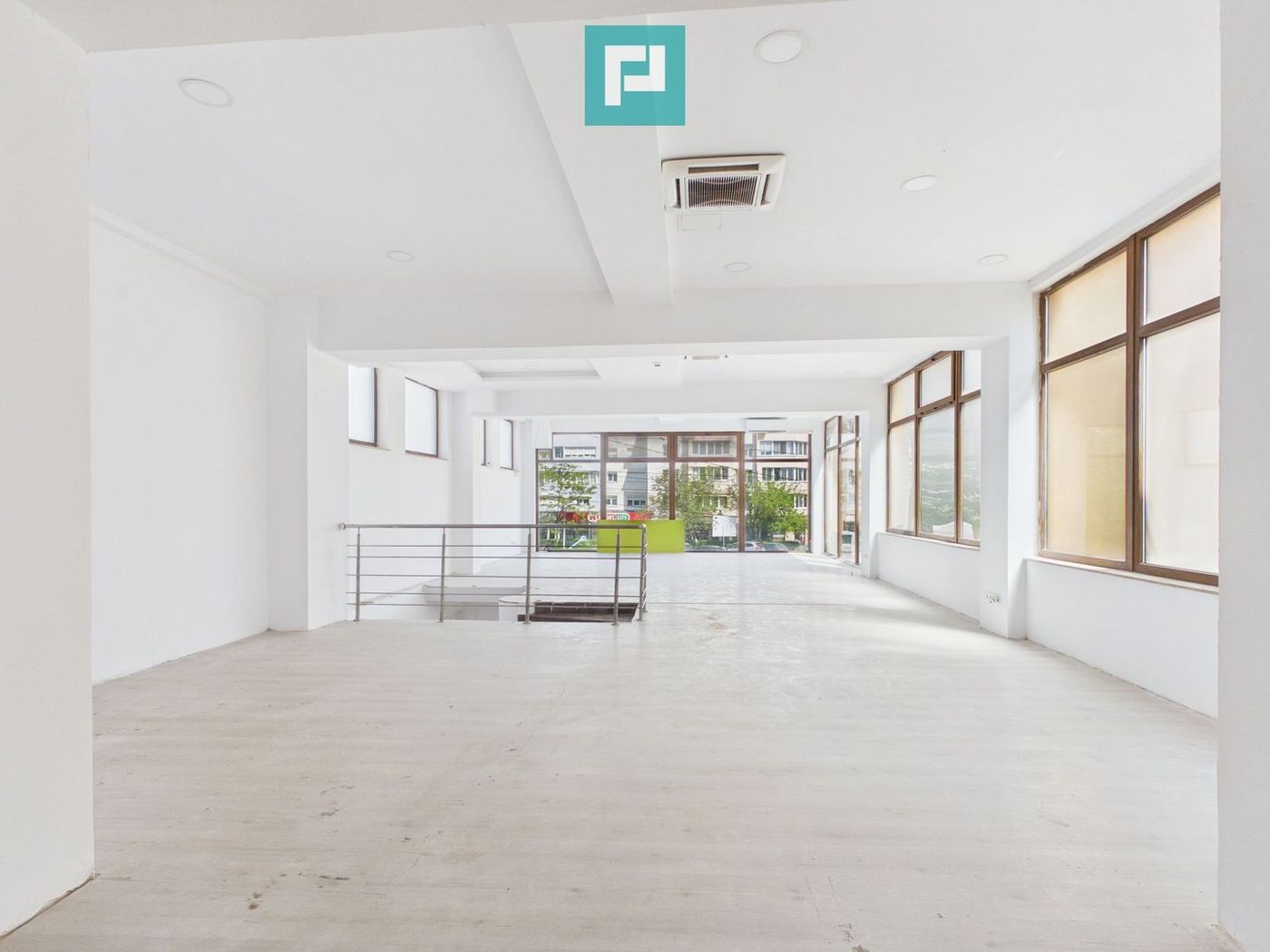 Spațiu Comercial Open Space, Vitrină 8 m, Etaj 1 - foto 3