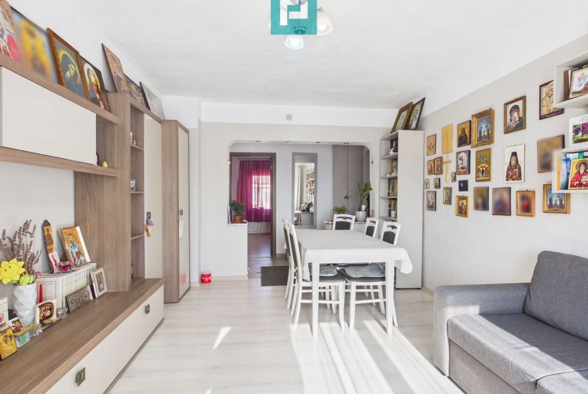 Apartament 4 camere, spațios pentru familie - foto 2