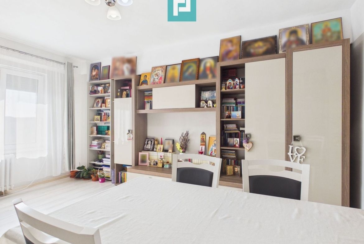 Apartament 4 camere, spațios pentru familie - foto 3
