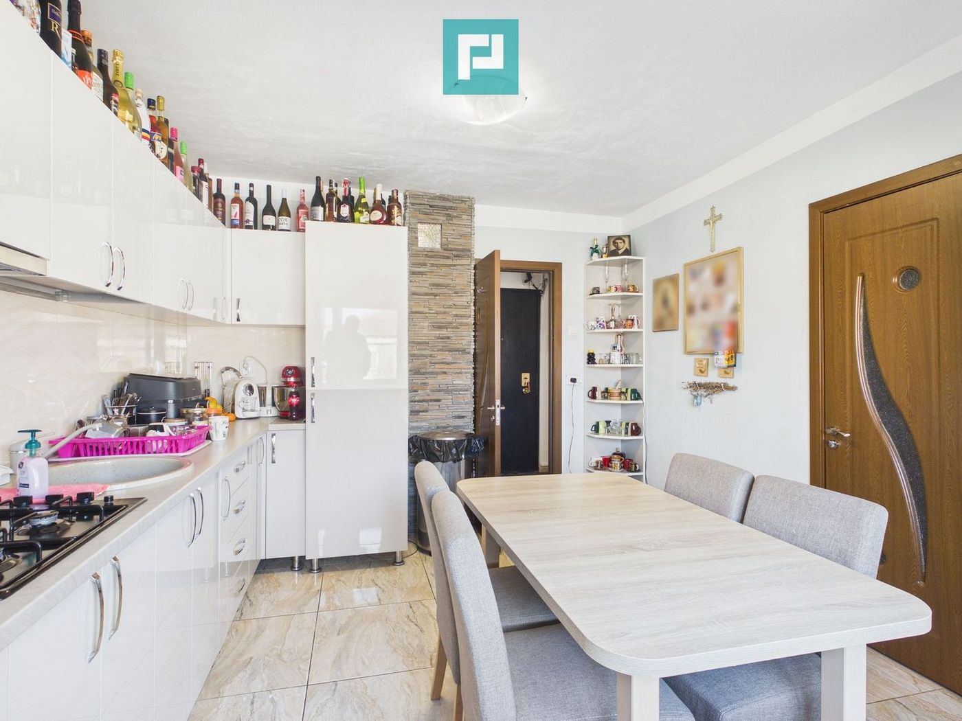 Apartament 4 camere, spațios pentru familie - foto 5 Apartament 4 camere, spațios pentru familie - foto 5