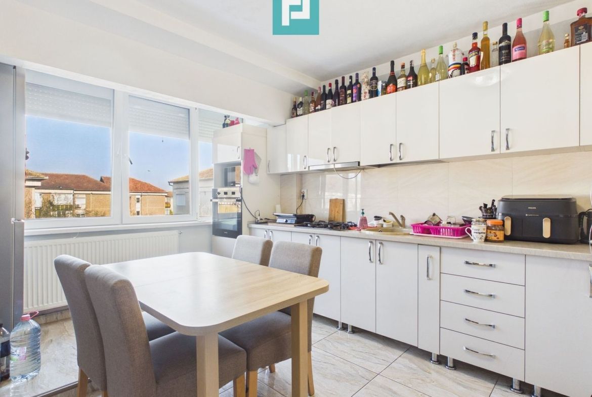 Apartament 4 camere, spațios pentru familie - foto 8