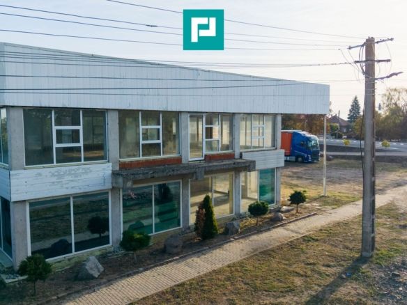 Spatiu comercial cu etaj și teren de 4000mp - Imagine principala