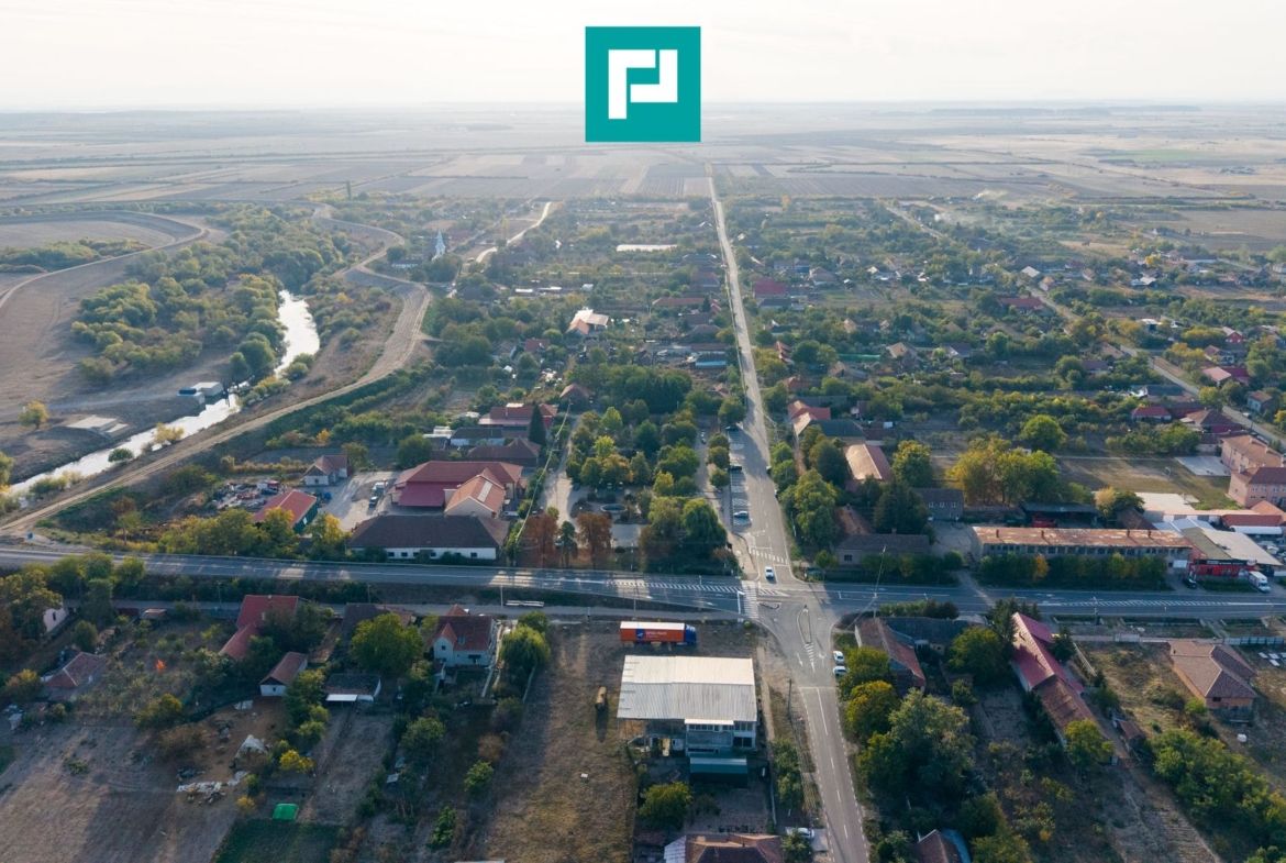 Spatiu comercial cu etaj și teren de 4000mp - foto 3