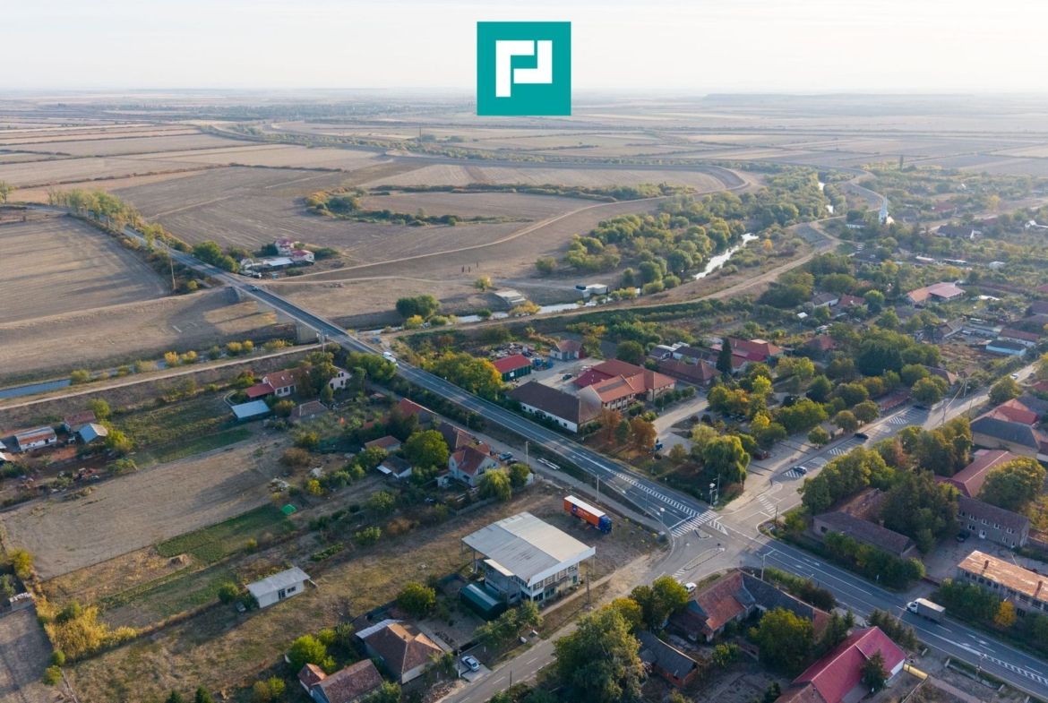 Spatiu comercial cu etaj și teren de 4000mp - foto 4