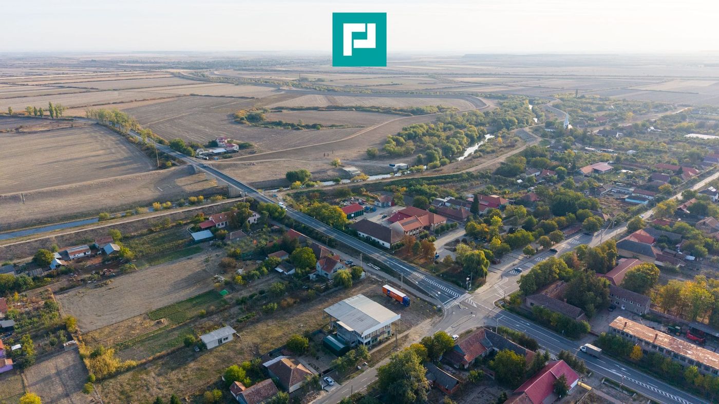 Spatiu comercial cu etaj și teren de 4000mp - foto 4