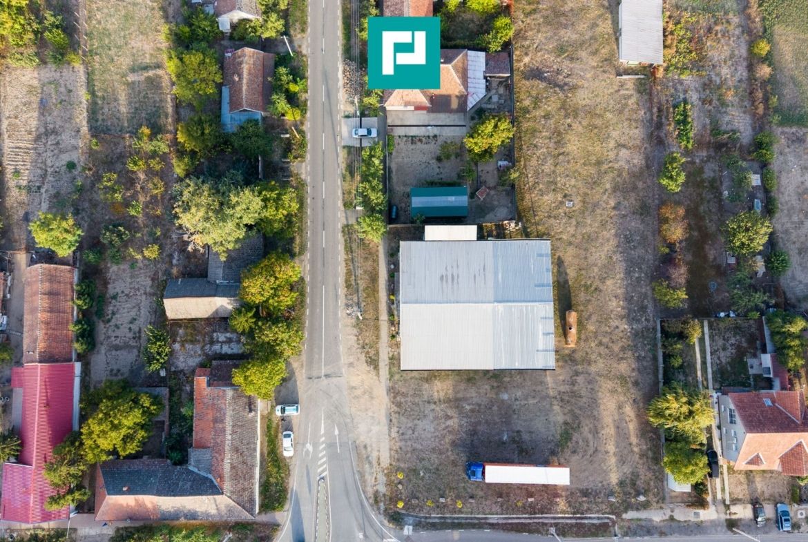 Spatiu comercial cu etaj și teren de 4000mp - foto 7