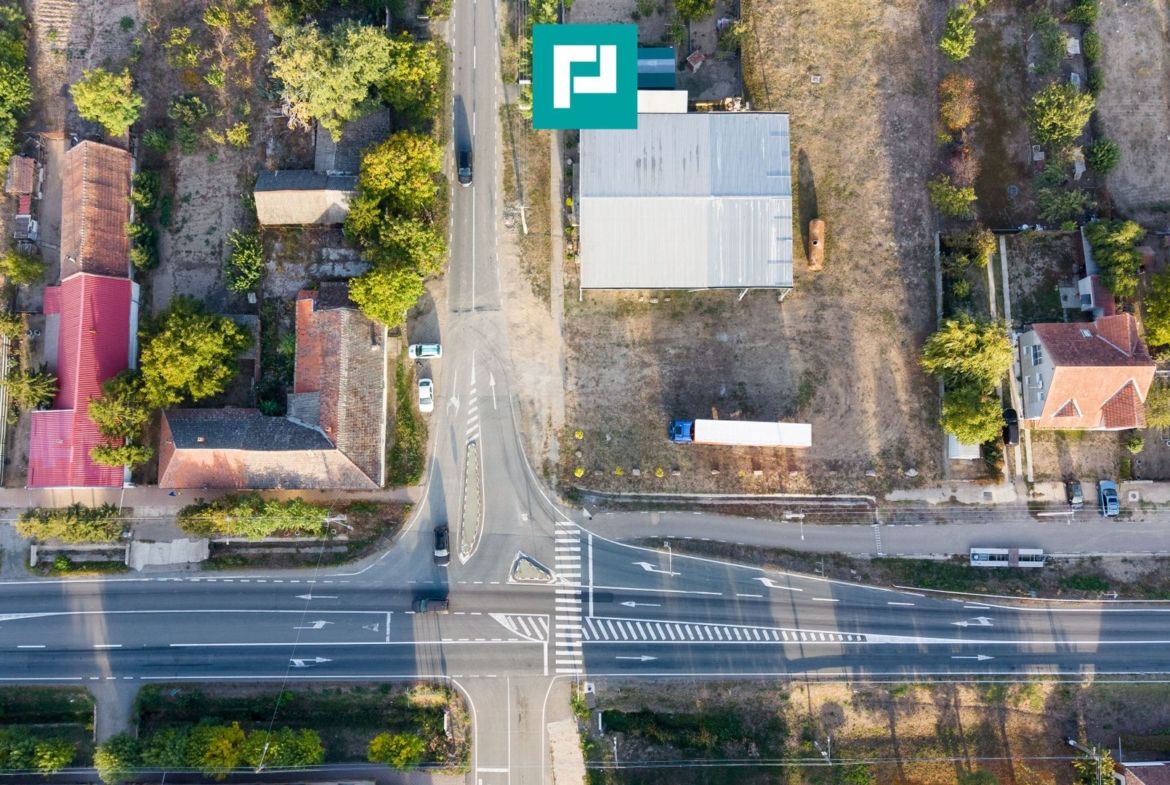 Spatiu comercial cu etaj și teren de 4000mp - foto 8