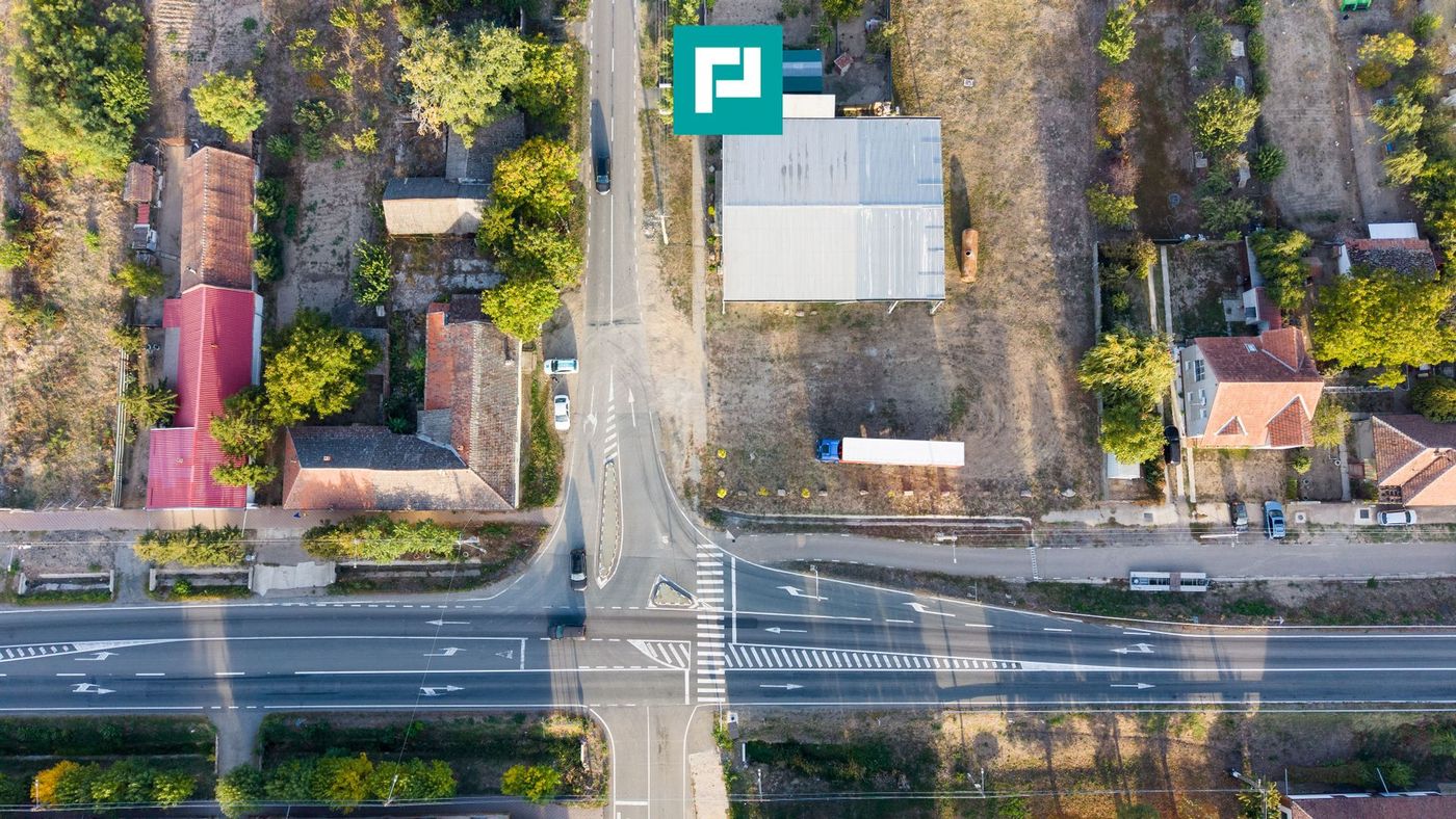 Spatiu comercial cu etaj și teren de 4000mp - foto 8