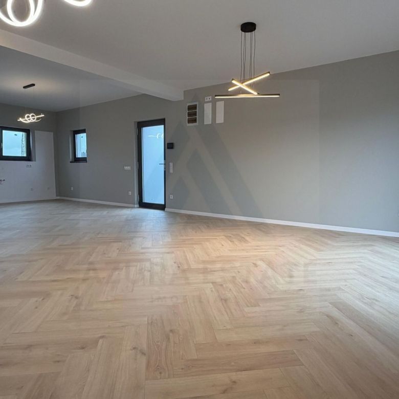 Apartament premium vila tip boutique 4 camere 4 bai si curte 200 mp - Imagine principala