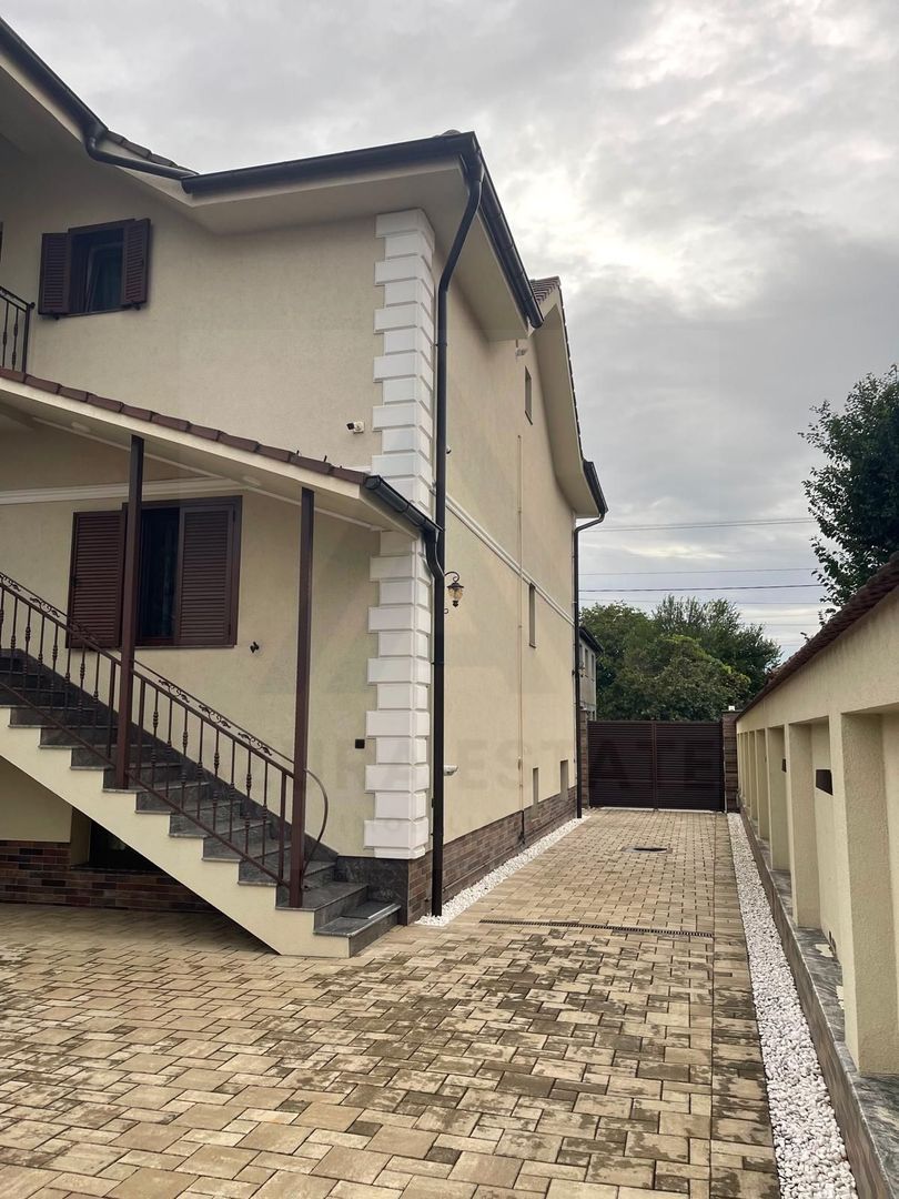 Vila 360 mp utili super exclusivista si teren 750 mp in Sibiu - foto 4