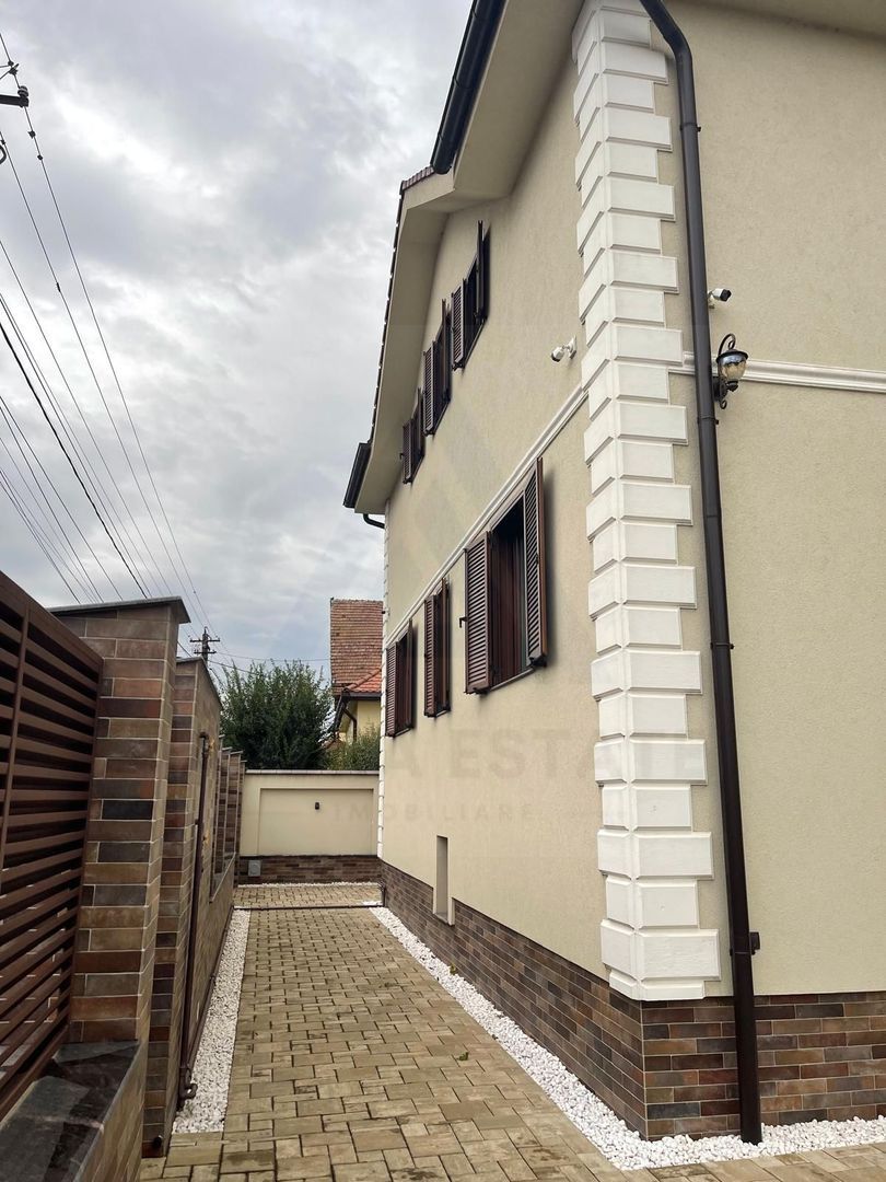Vila 360 mp utili super exclusivista si teren 750 mp in Sibiu - foto 6