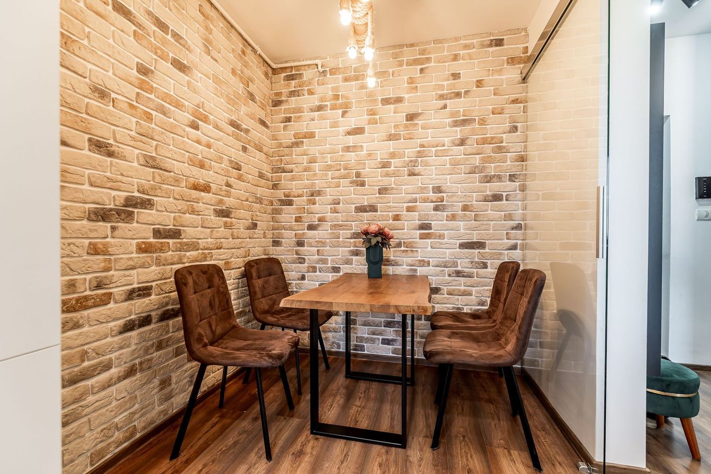 La câtiva pași de mal | 2 camere, 52 mp utili, bloc nou cu lift - foto 4