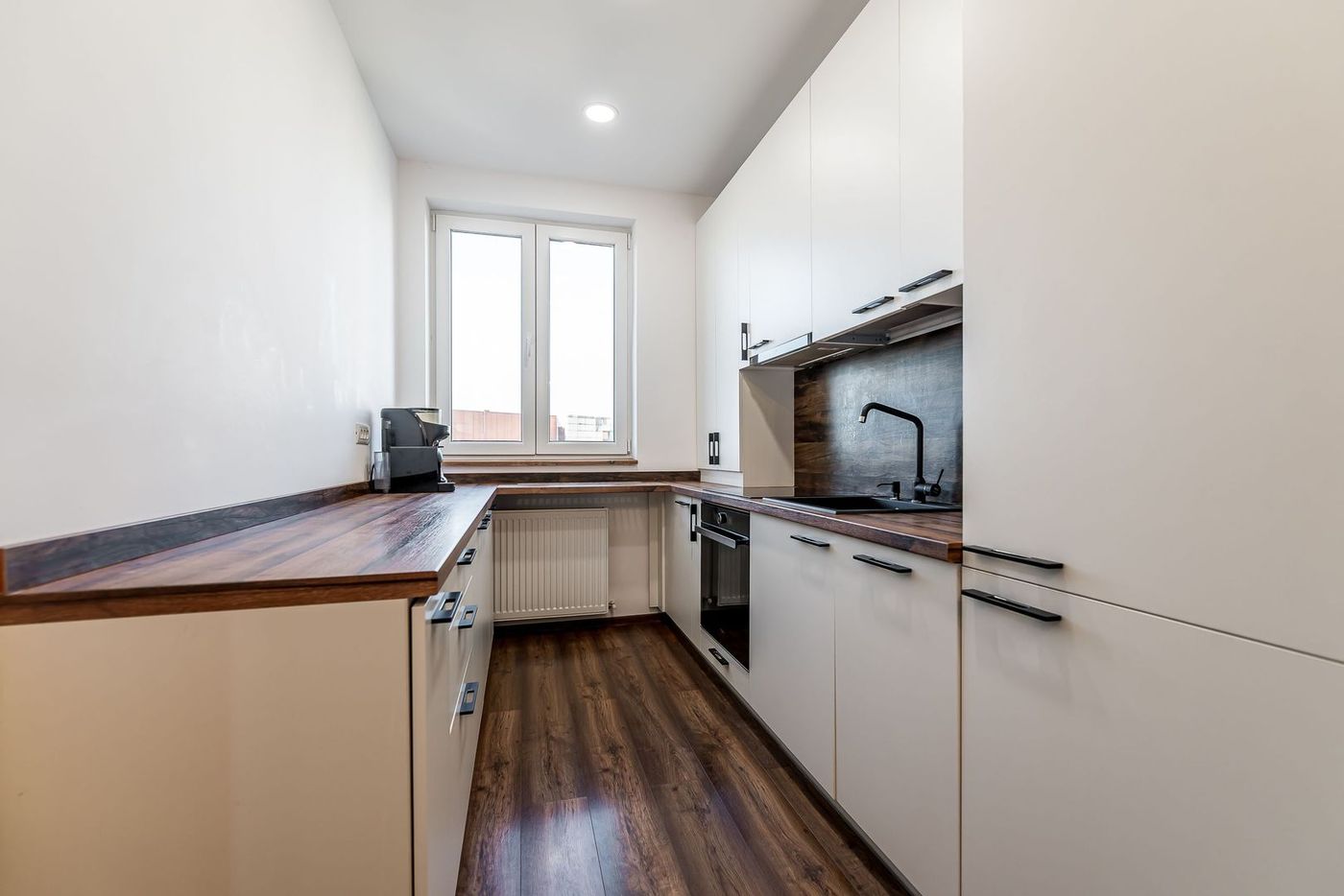 La câtiva pași de mal | 2 camere, 52 mp utili, bloc nou cu lift - foto 5