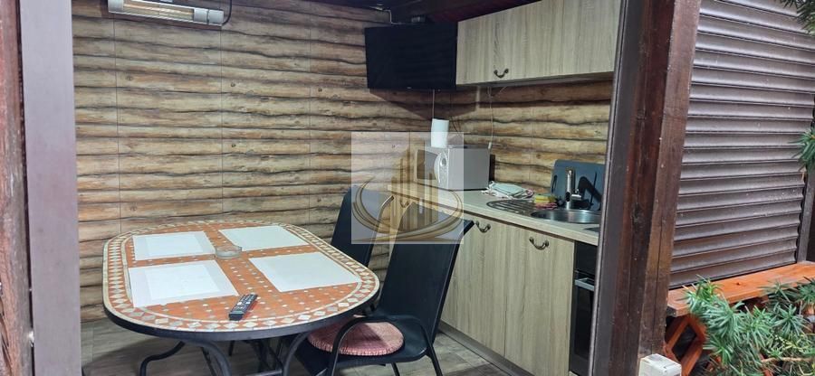 Casă din cărămidă cu spațiu comercial la stradă, garaj și curte - foto 3