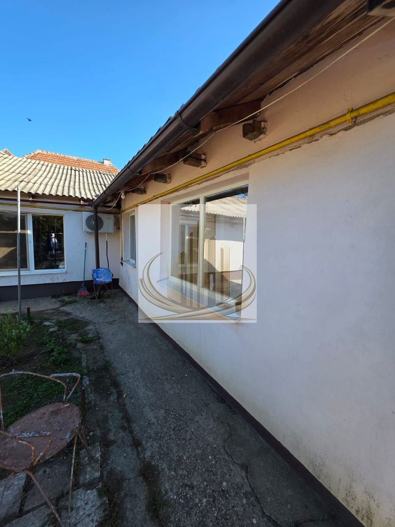 Casa de vânzare 4 camere 409mp Ronat - foto 2