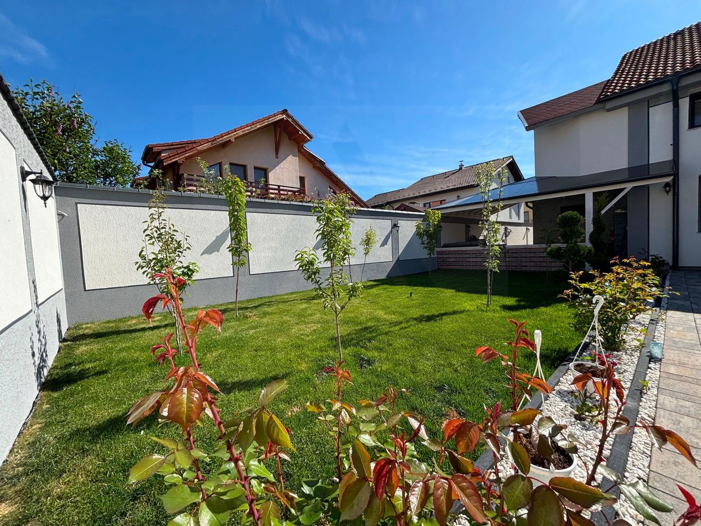 Casa individuala ultrafinisata 200 mp utili si teren 462 mp  Selimbar - foto 3