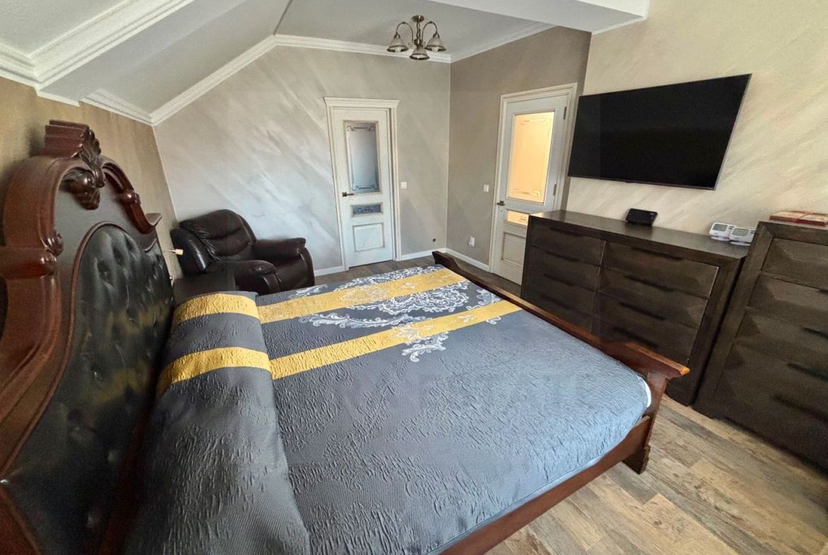 Casa individuala ultrafinisata 200 mp utili si teren 462 mp  Selimbar - foto 8