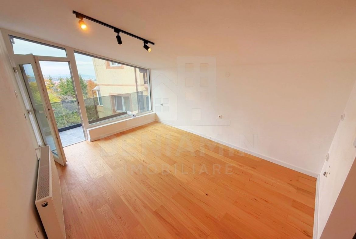 Casa renovata complet in Schei - Brasov cu Terasa Panoramica - foto 2