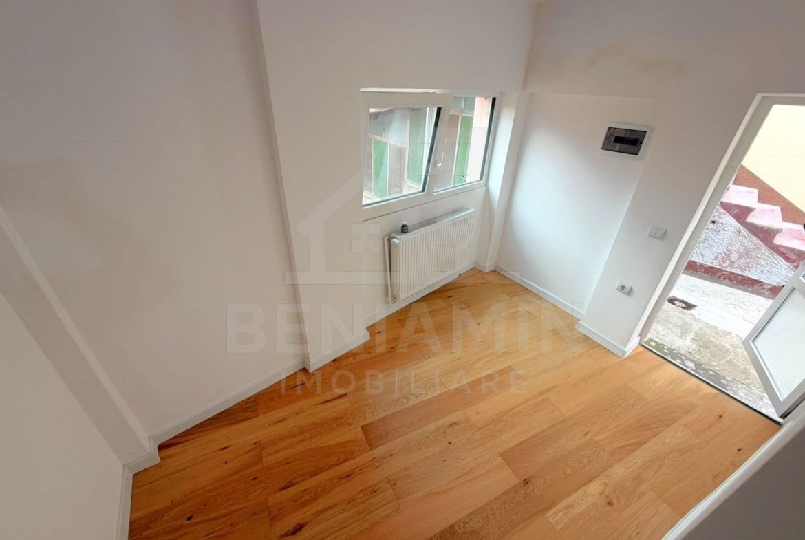 Casa renovata complet in Schei - Brasov cu Terasa Panoramica - foto 5