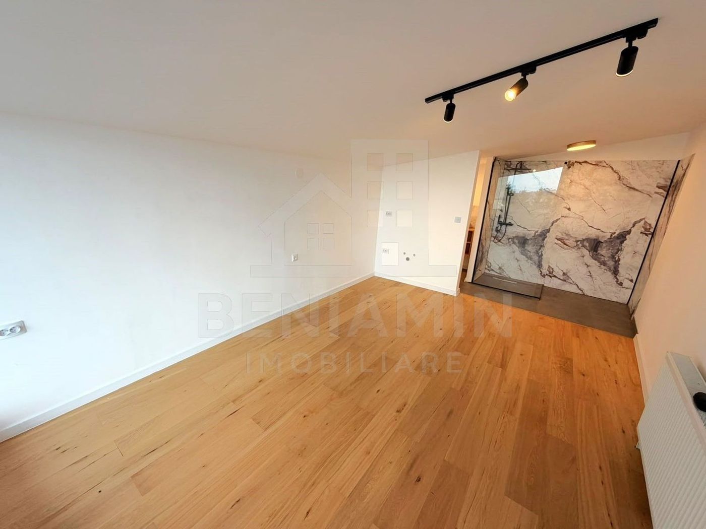 Casa renovata complet in Schei - Brasov cu Terasa Panoramica - foto 6
