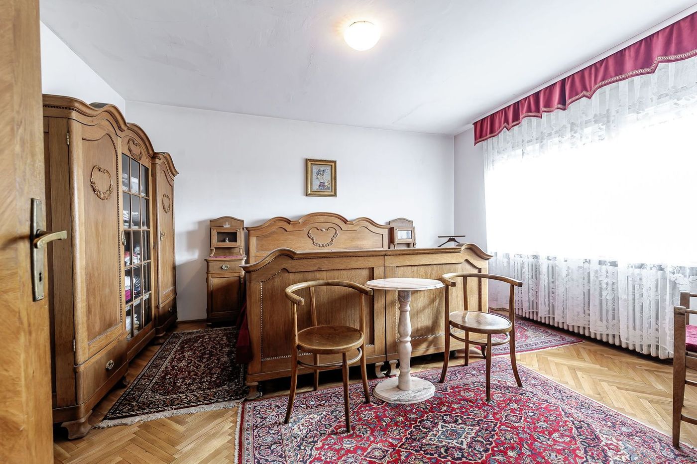 Casă din cărămidă cu 8 camere – zonă liniștită, LIPOVA - foto 2 Casă din cărămidă cu 8 camere – zonă liniștită, LIPOVA - foto 2