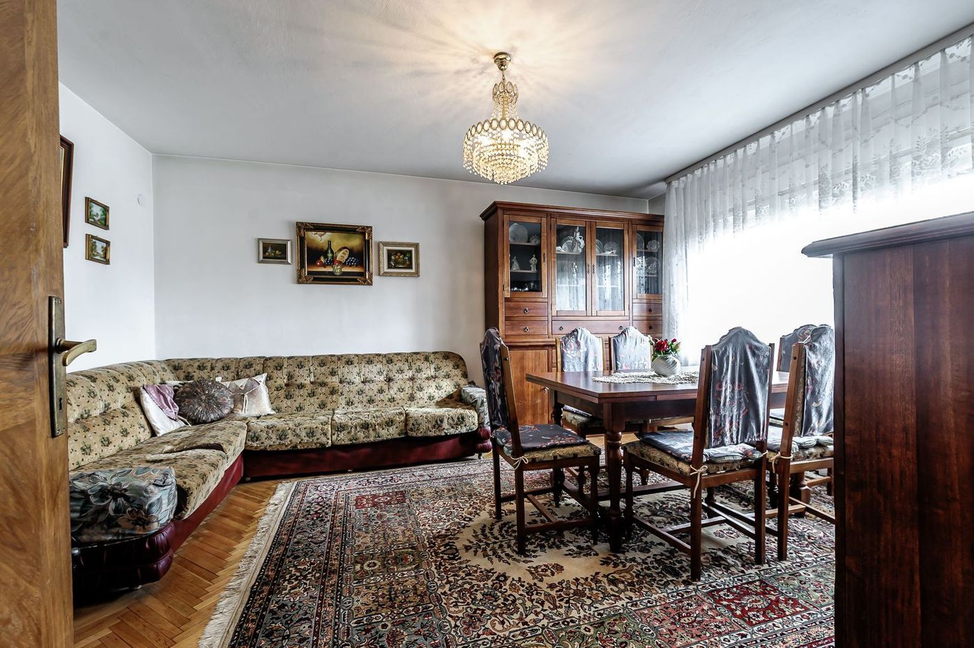 Casă din cărămidă cu 8 camere – zonă liniștită, LIPOVA - foto 3 Casă din cărămidă cu 8 camere – zonă liniștită, LIPOVA - foto 3