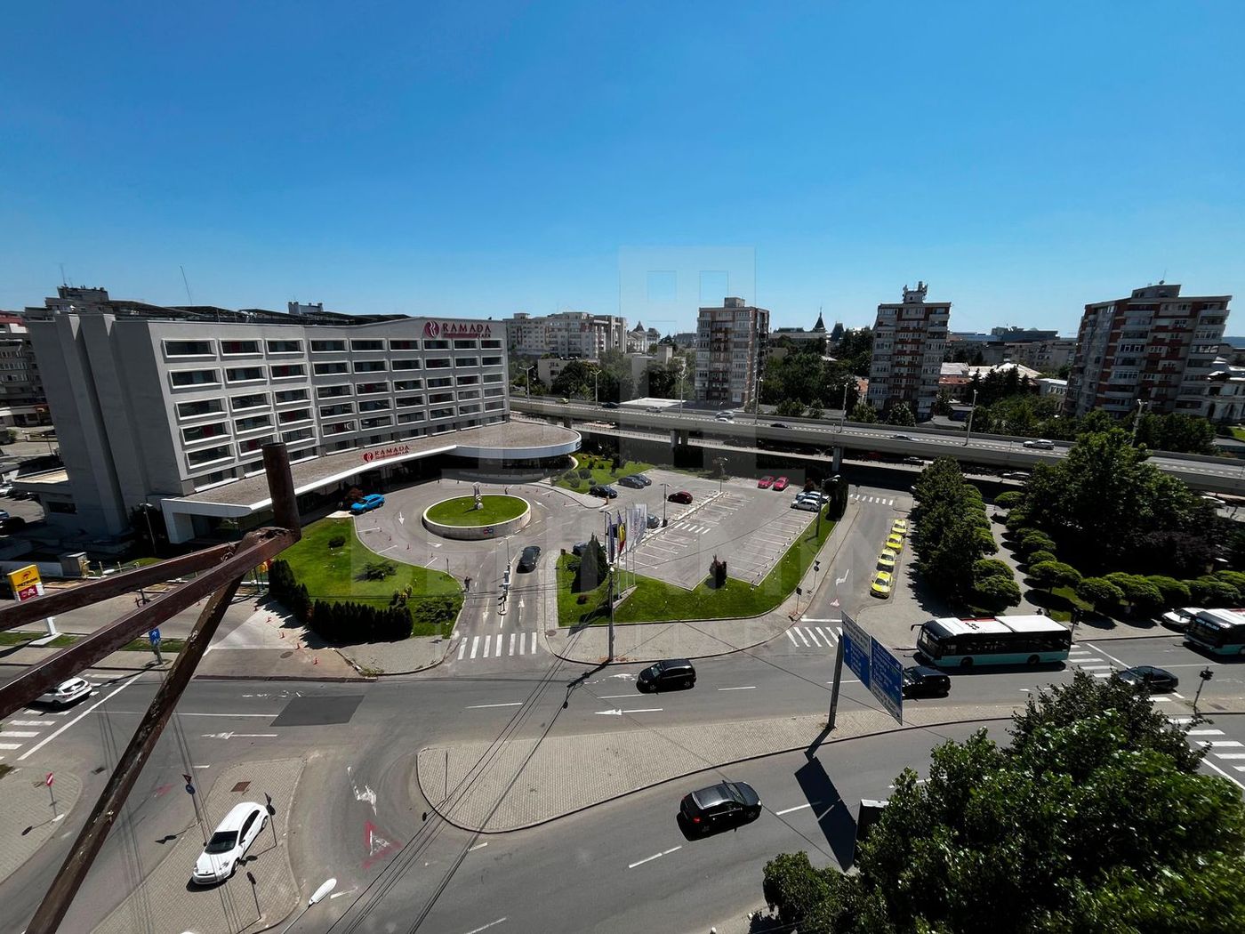 Ramada doua camere ultracentral modern 56mp balcon boxa - Imagine principala