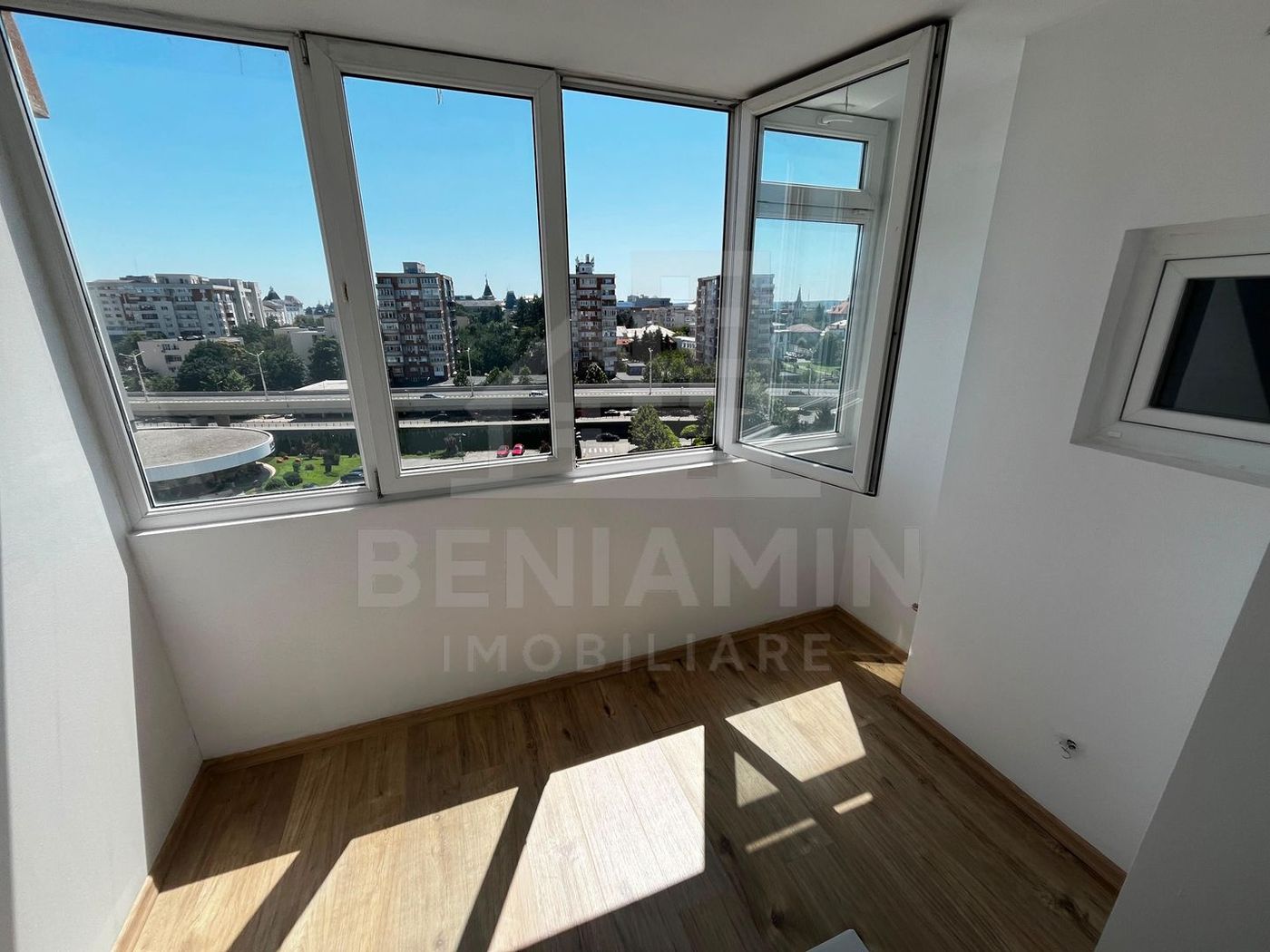 Ramada doua camere ultracentral modern 56mp balcon boxa - foto 8