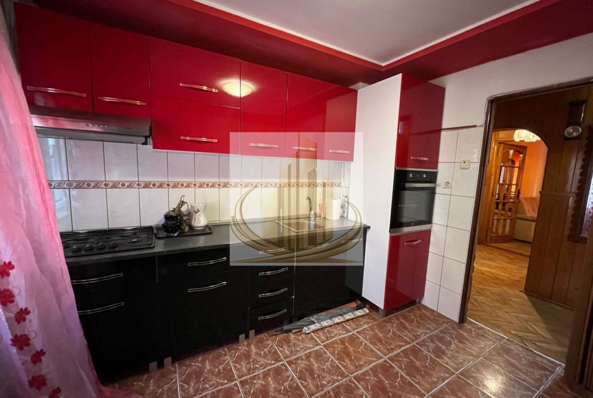 3 camere | 2 bai | bucatarie inchisa | Etaj 2 | Centrala proprie - Imagine principala