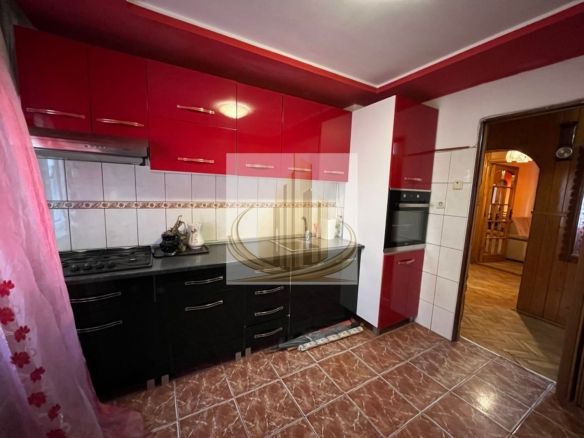 3 camere | 2 bai |  bucatarie inchisa | Etaj 2 | Centrala proprie - Imagine principala