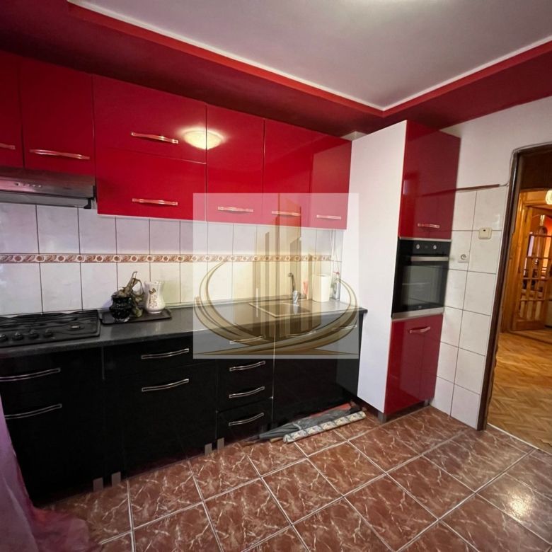 3 camere | 2 bai |  bucatarie inchisa | Etaj 2 | Centrala proprie - Imagine principala