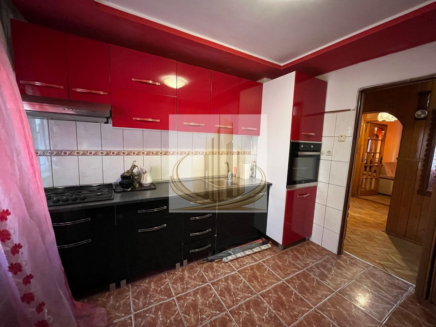 3 camere | 2 bai | bucatarie inchisa | Etaj 2 | Centrala proprie - Imagine principala 3 camere | 2 bai | bucatarie inchisa | Etaj 2 | Centrala proprie - Imagine principala
