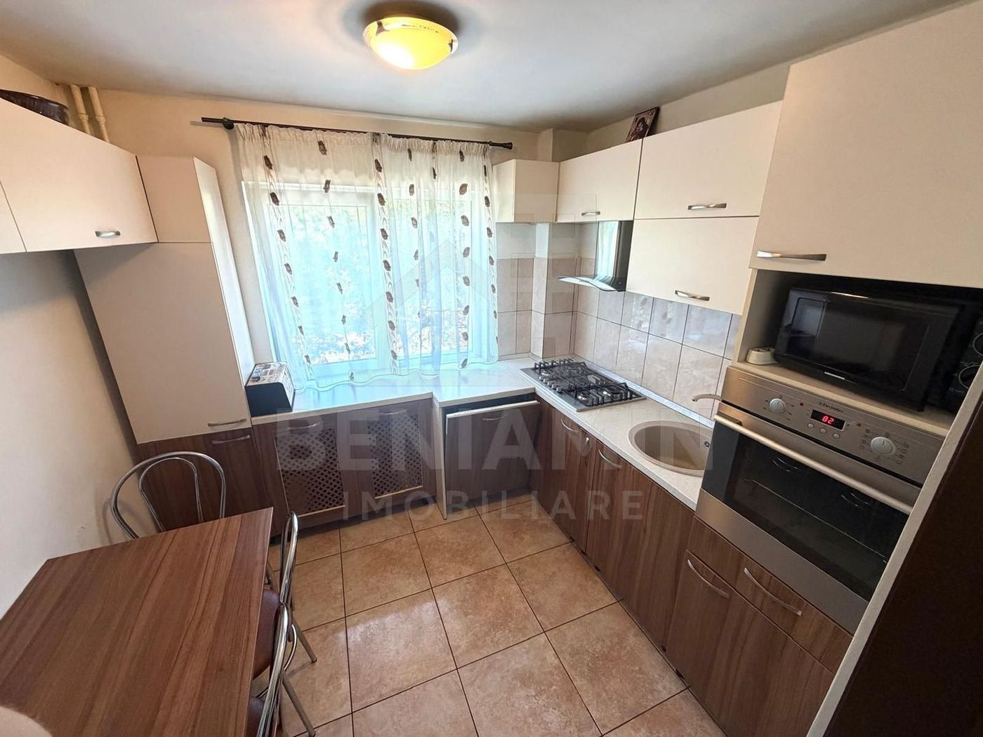 Apartament 3 camere Rovine Profi Etaj 1 66mp teava de gaze - foto 4