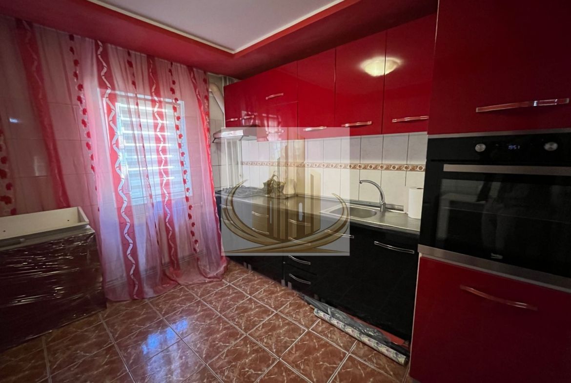 3 camere | 2 bai |  bucatarie inchisa | Etaj 2 | Centrala proprie - foto 2