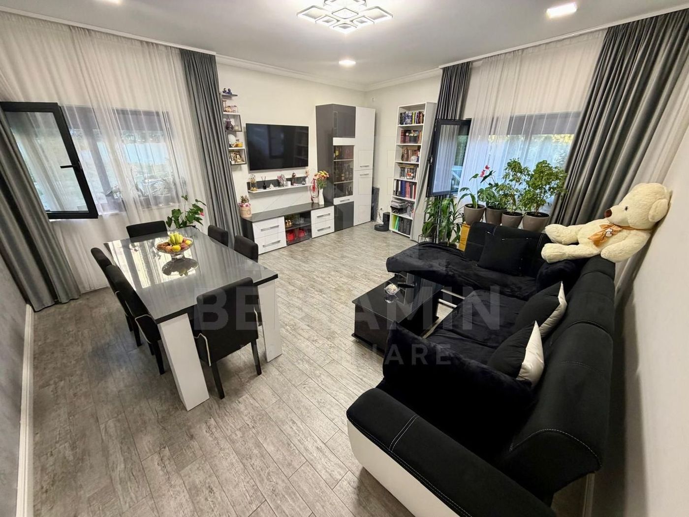 Apartament decomandat deosebit 3 camere 2 bai bloc 2020 cu parcare - Imagine principala