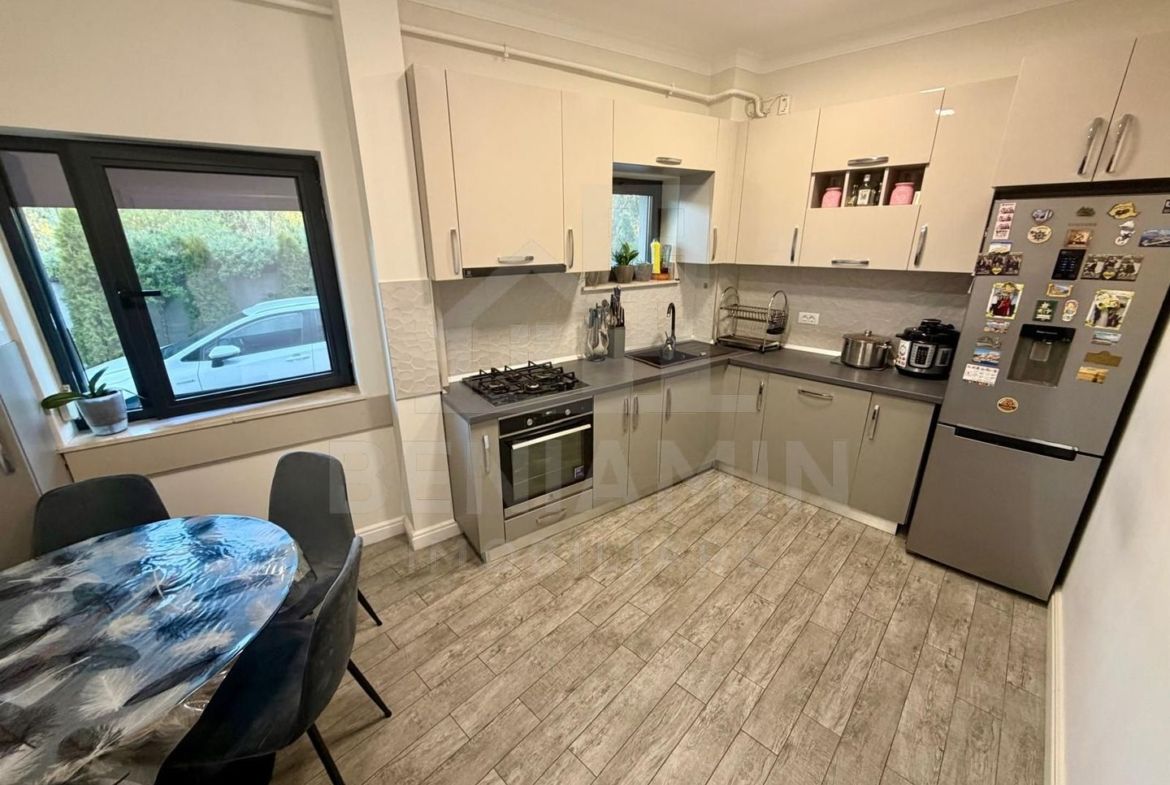 Apartament decomandat deosebit 3 camere 2 bai bloc 2020 cu parcare - foto 4