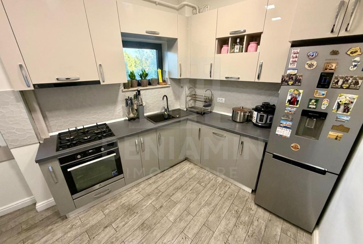 Apartament decomandat deosebit 3 camere 2 bai bloc 2020 cu parcare - foto 5