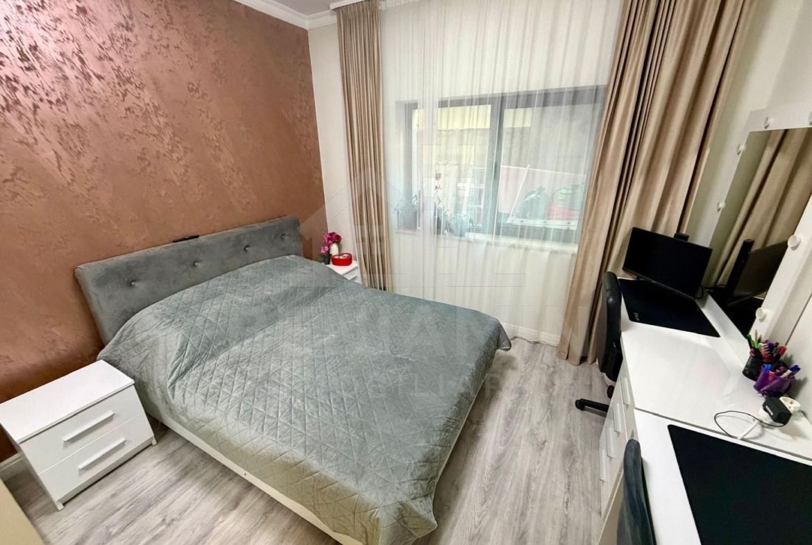 Apartament decomandat deosebit 3 camere 2 bai bloc 2020 cu parcare - foto 7